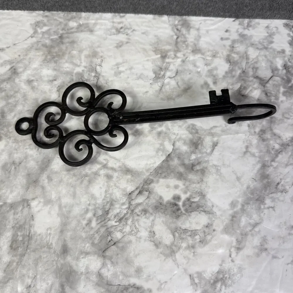 Vintage Large Black Metal Skeleton Key Hanging Wall Decor Made In USA 10.5”